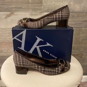 Anne Klein Taregan Brown/Black Multi Heels Size 8.5